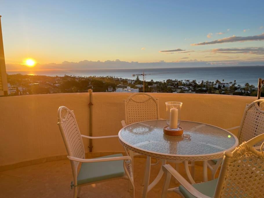 Golden Hour Beachfront Apartemen